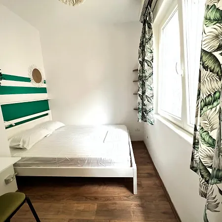 Trip'n'hostel Chill Zone אכסניה טיראנה