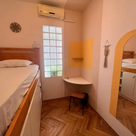 ホステル Trip'n'hostel Chill Zone ティラナ