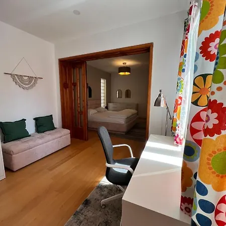 Trip'n'hostel Chill Zone Хостел Тирана