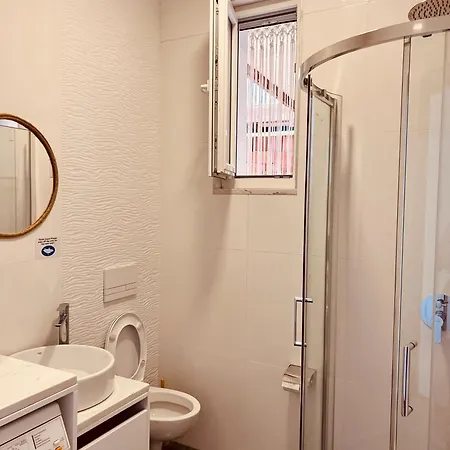 ホステル Trip'n'hostel Chill Zone ティラナ