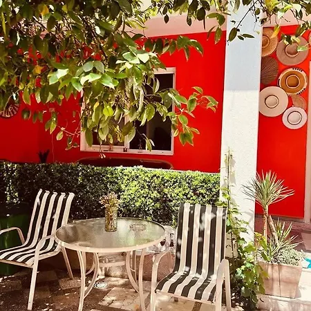 Trip'n'hostel Chill Zone Хостел Тирана