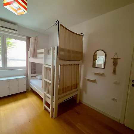 Trip'n'hostel Chill Zone Хостел Тирана