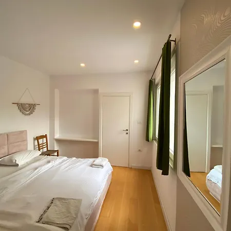 Trip'n'hostel Chill Zone ティラナ