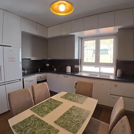 Trip'n'hostel Chill Zone ホステル ティラナ